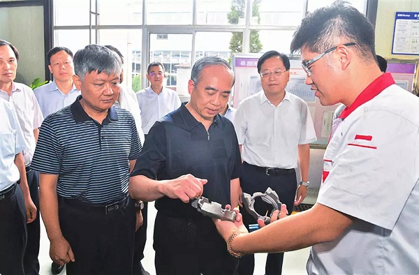 10.常務副省長林武蒞臨我司檢查指導轉(zhuǎn)型項目建設工作.jpg