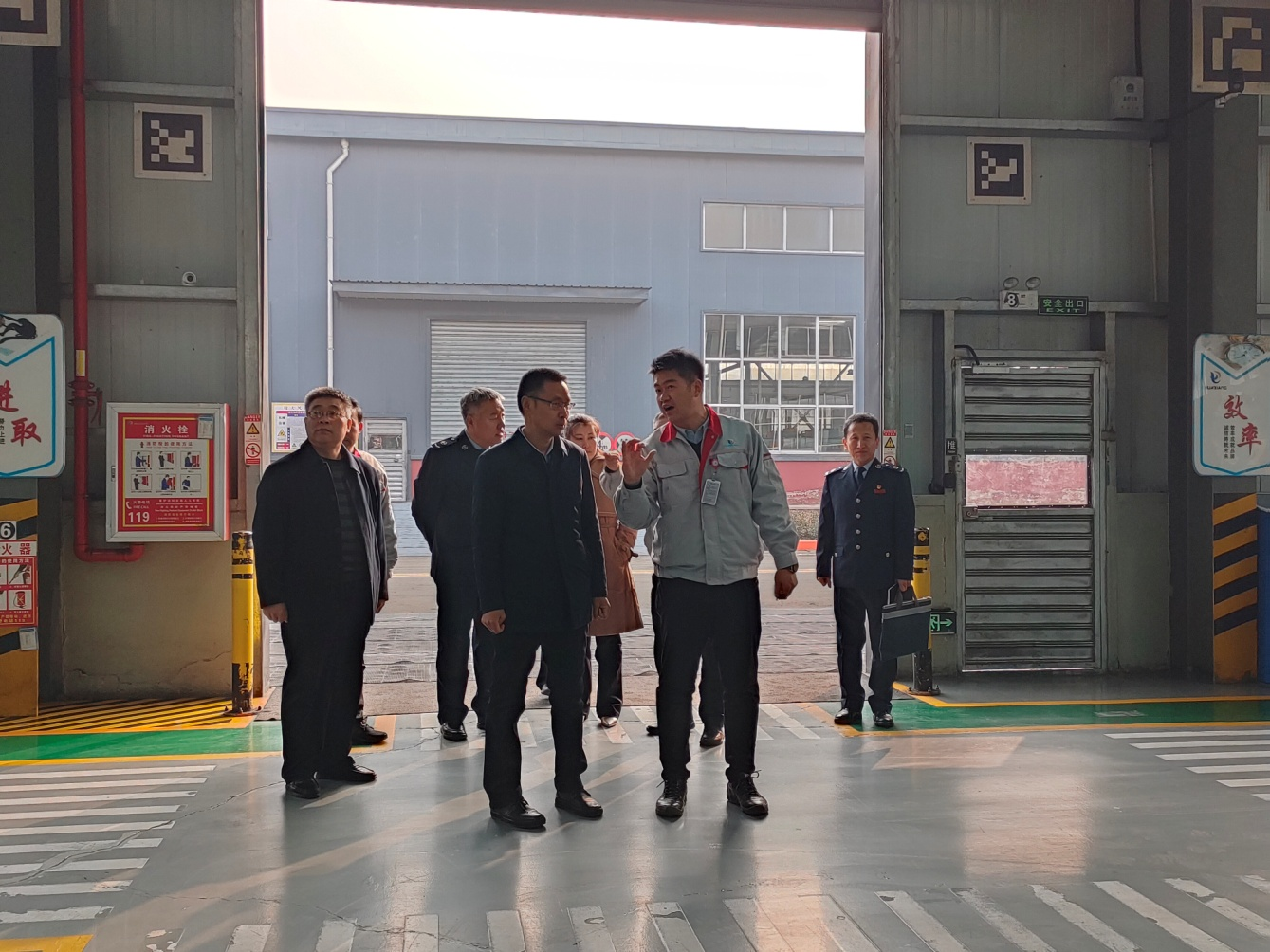臨汾市稅務(wù)局黨委書記、局長張鎖林一行蒞臨我司調(diào)研服務(wù)